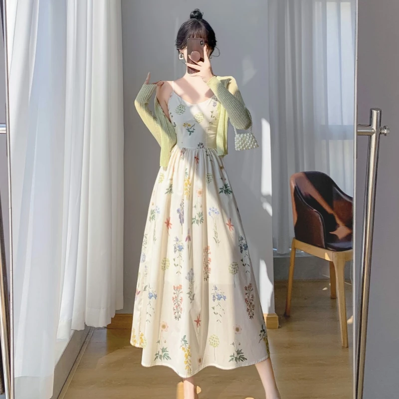 法式V领显瘦吊带连衣裙春夏新款气质中长款收腰显瘦碎花仙女裙子