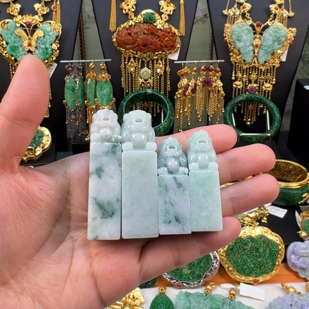 翡翠未镶嵌颈饰印章 多样性发一