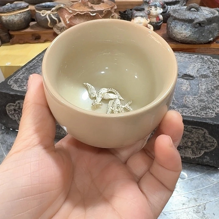 主人杯一个，瓷。。品茗瓷