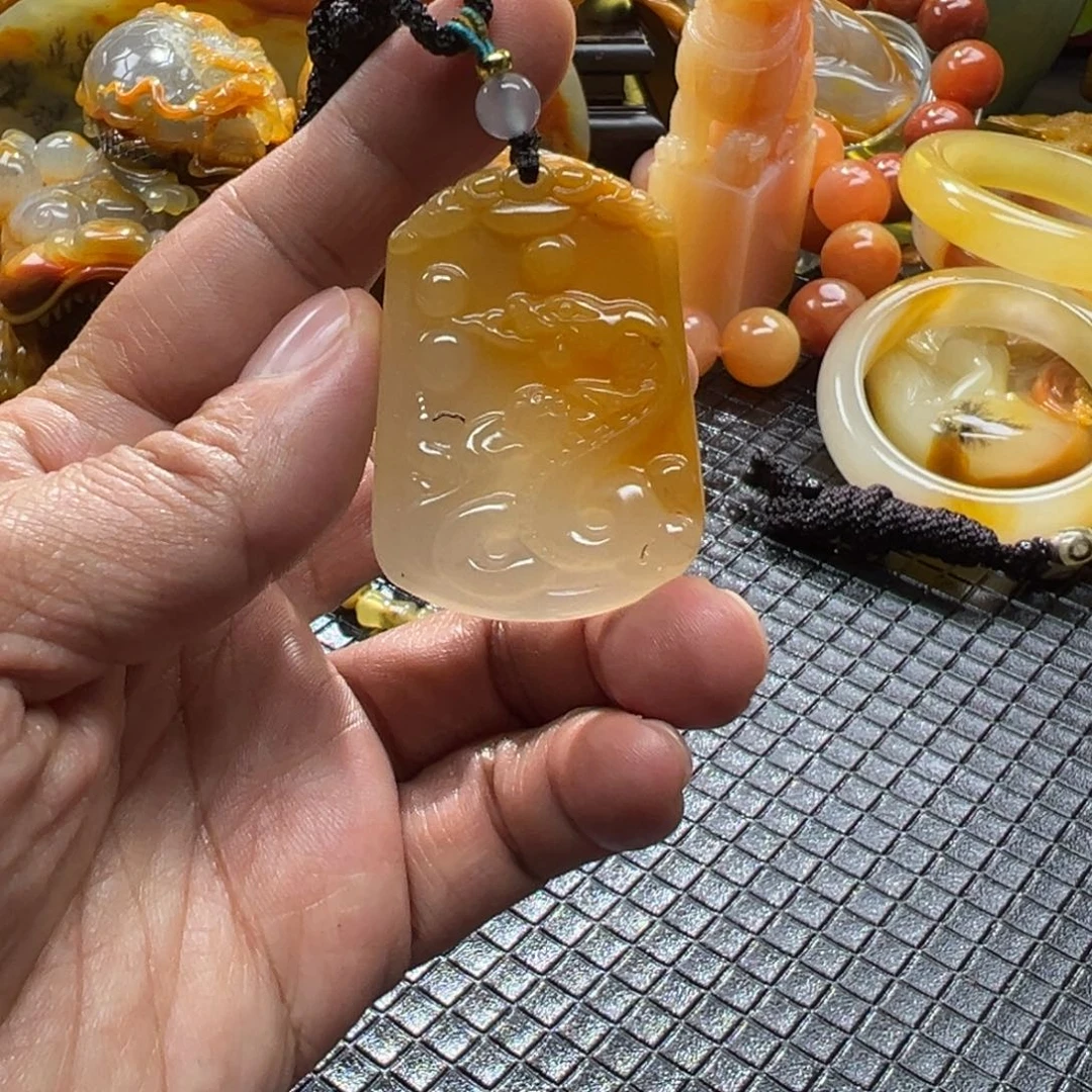 石英质玉未镶嵌颈饰