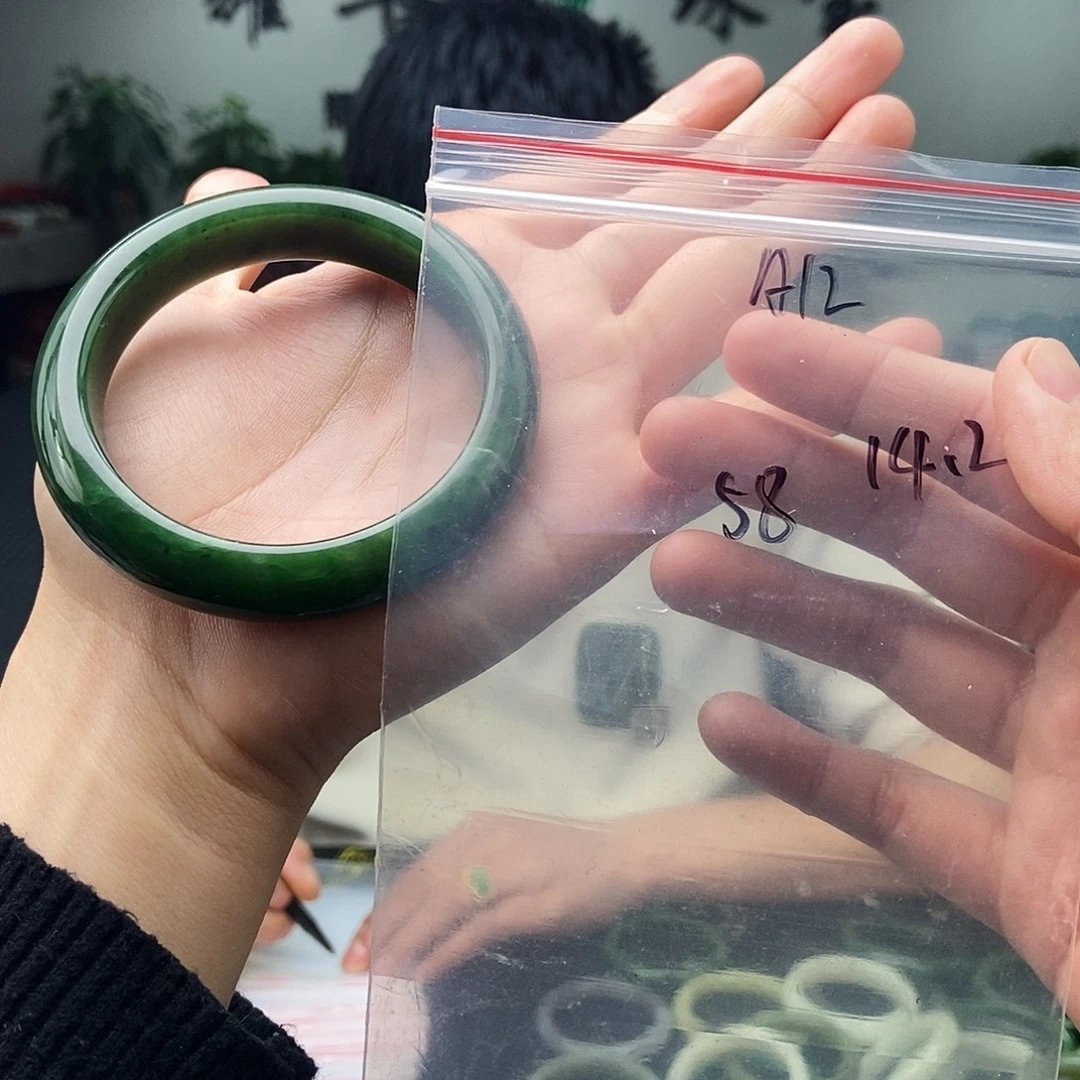 和田玉未镶嵌手镯拍一发一