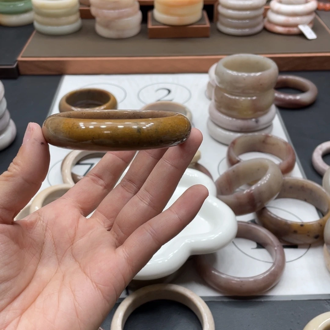 石英质玉手镯未镶嵌关*尔