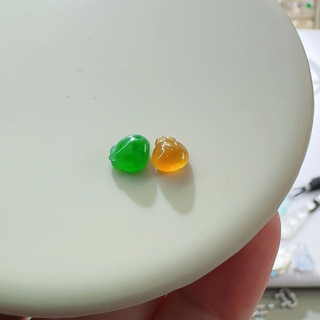 翡翠颈饰未镶嵌亏清