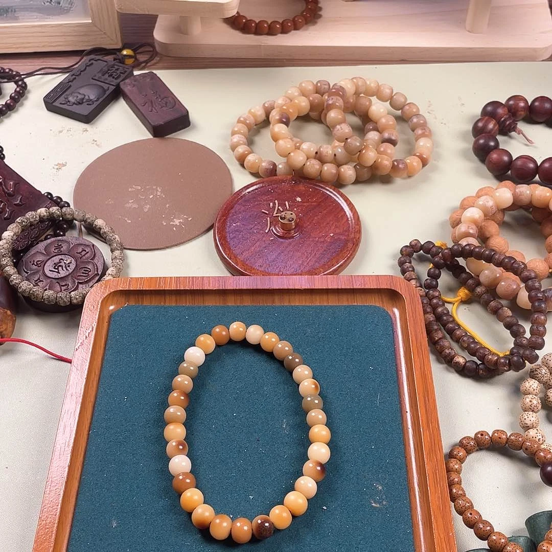 白玉菩提把件白玉菩提手持多宝福利