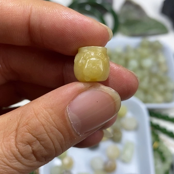 和田玉未镶嵌车挂