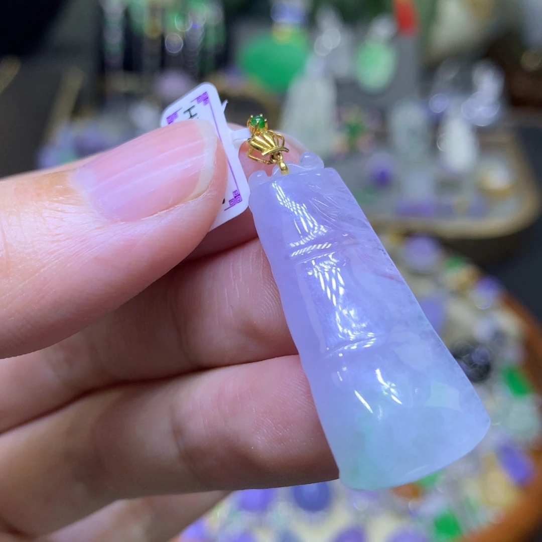 颈饰18K金镶嵌翡翠
