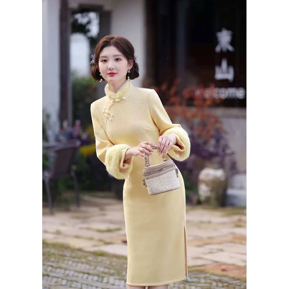 新中式旗袍2025年新款黄色高端长袖加绒复古风年轻款改良连衣裙女