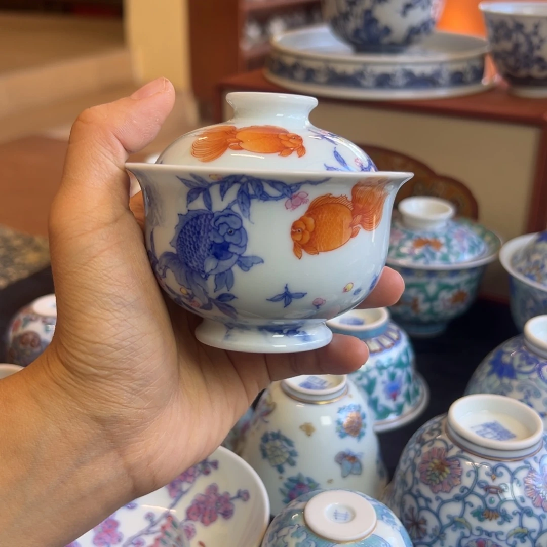手绘手工矾红鱼盖碗