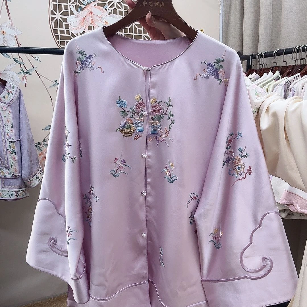 织绣真丝圆领对襟太太服