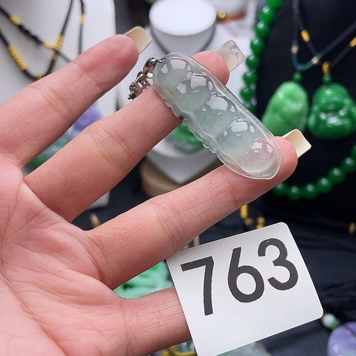 翡翠未镶嵌吊坠(赠链)