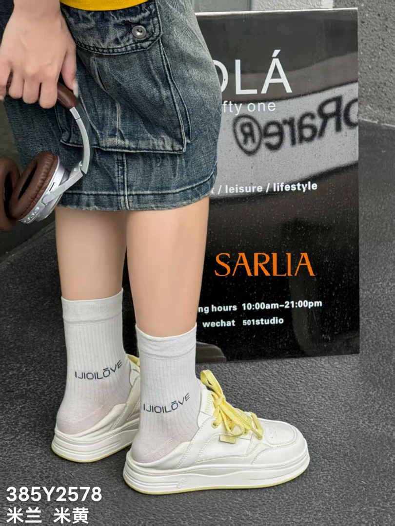 日顺鞋业2025夏季莎莉娅新款撞色简约百搭小白鞋女鞋