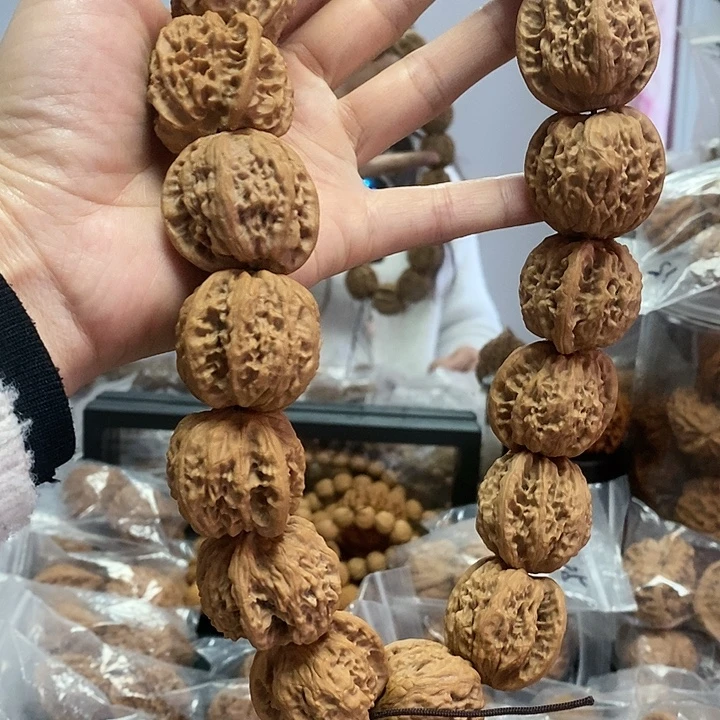 文玩核桃把件34野狼手持蜡皮