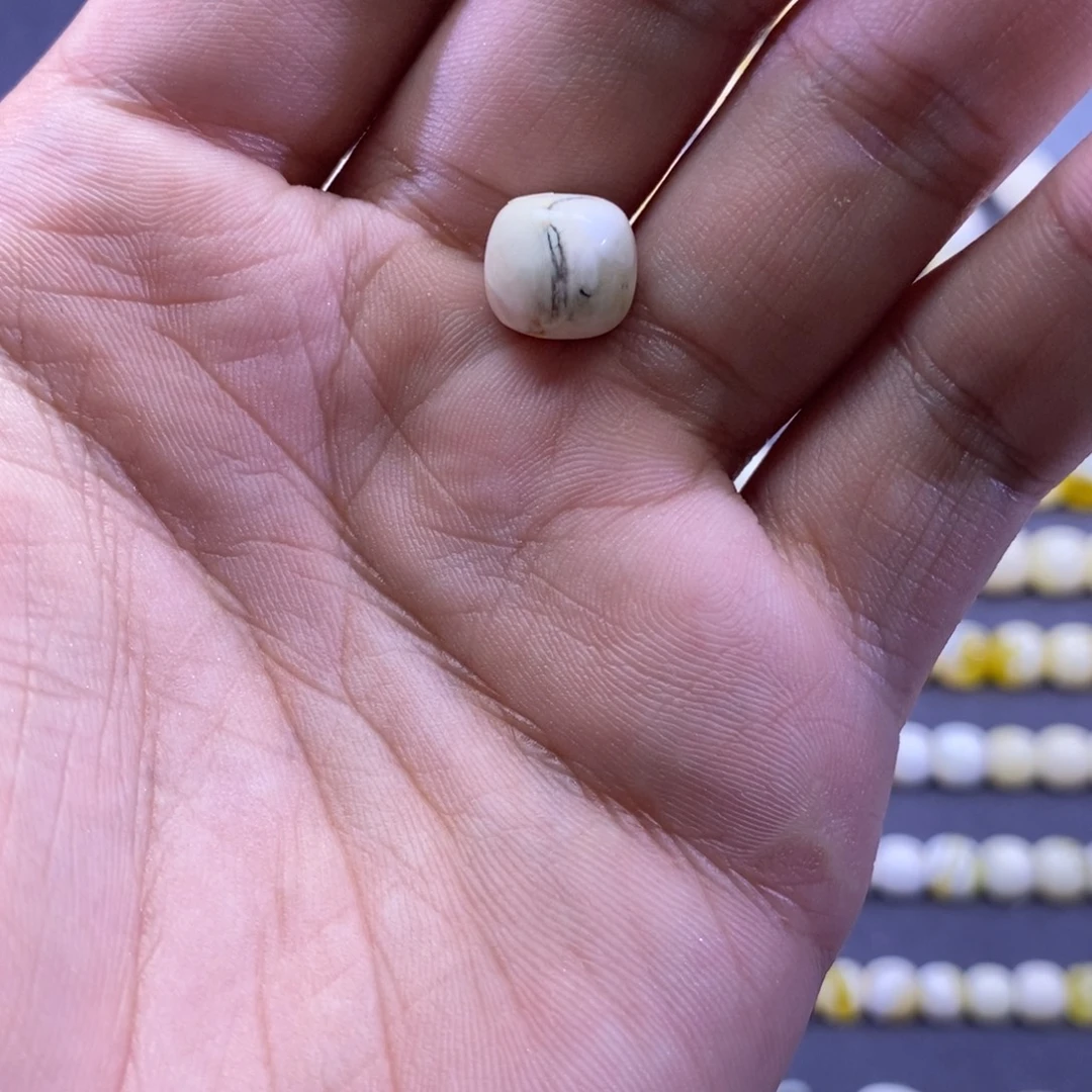 是***啊琥珀未镶嵌裸石带瑕疵