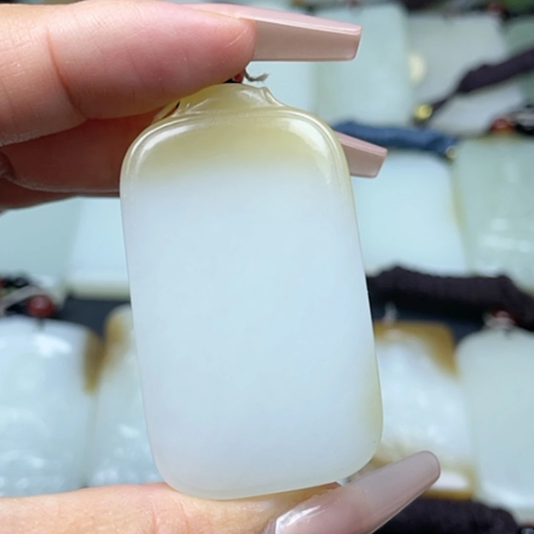 【闪购商品】颈饰未镶嵌和田玉秋*?