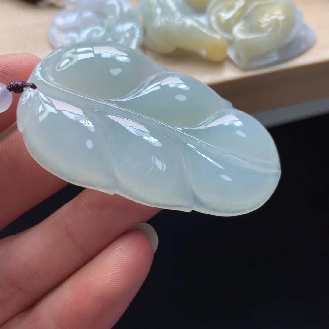 颈饰未镶嵌翡翠吊坠