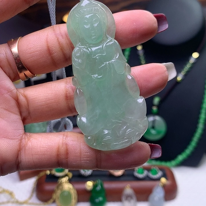 翡翠吊坠(赠链)未镶嵌