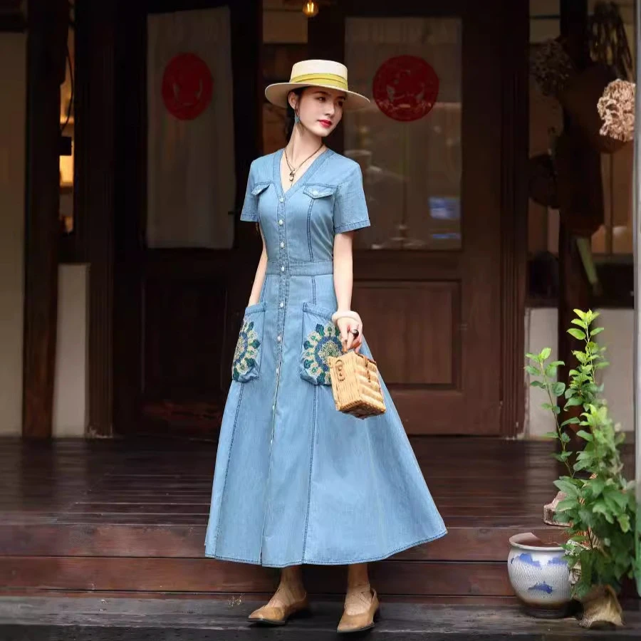 2025夏季港风复古短袖连衣裙气质洋气别致显瘦刺绣牛仔裙女82705