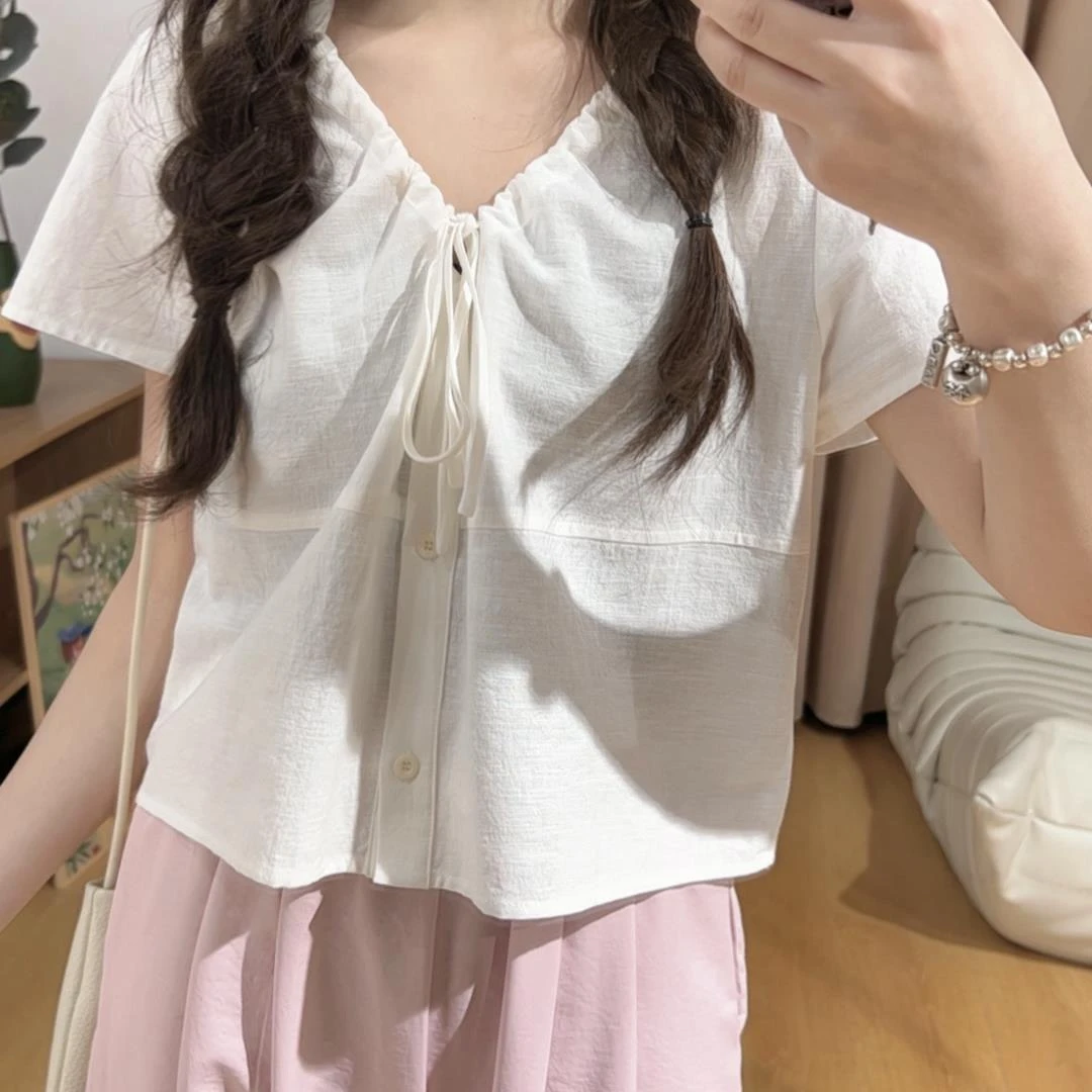 83040余小鱼【白芍小衫】白色纯色抽绳单排扣娃娃衫V领小衫短袖女装