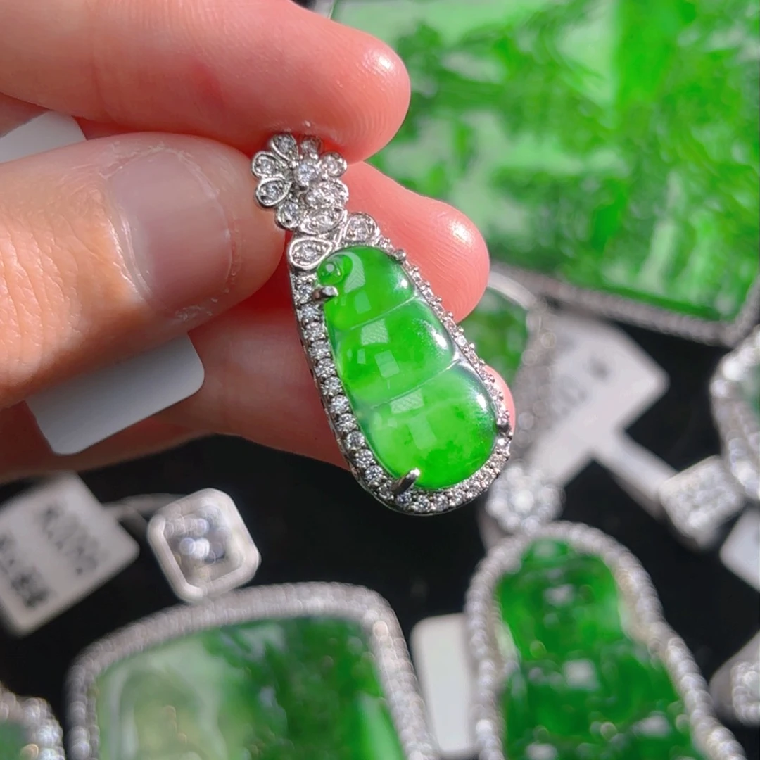 翡翠颈饰未镶嵌豆子