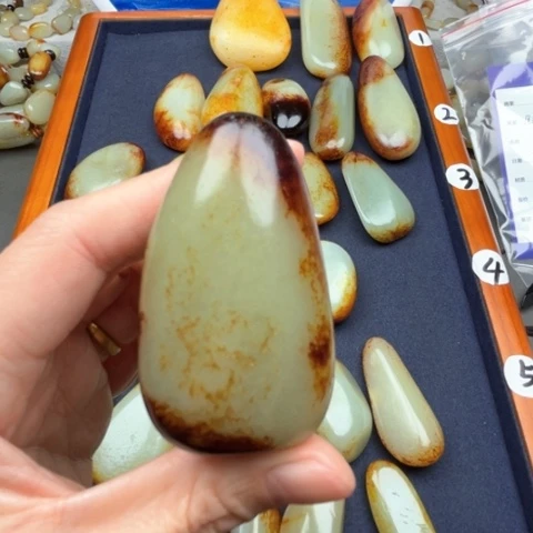 和田玉颈饰未镶嵌艾*卡