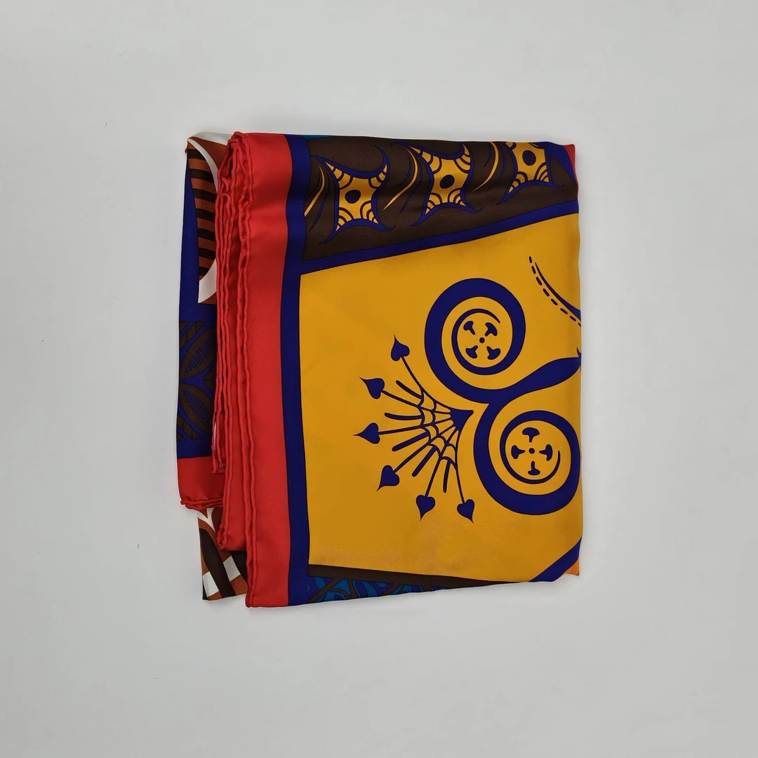 99新 Hermes/爱马仕 【黑黑】90*90厘米围巾方巾 印花 桑蚕丝