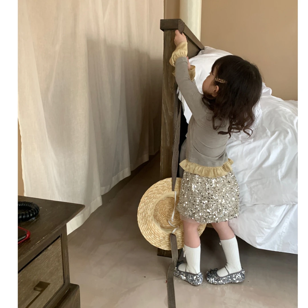 现货2025秋季新款女童洋气灰色荷叶边上衣银色亮片半裙套装