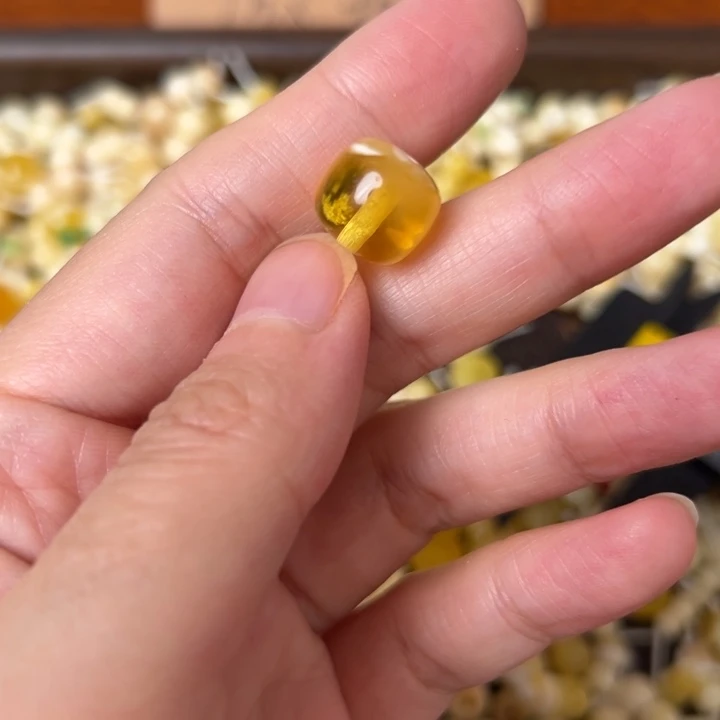 蜜蜡未镶嵌裸石12mm一个