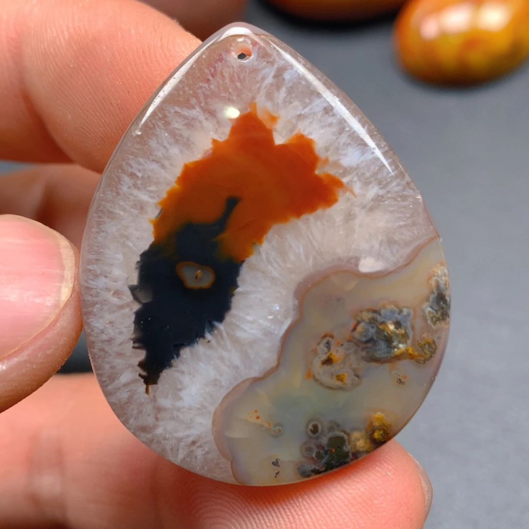 未镶嵌颈饰玛瑙/玉髓雅*