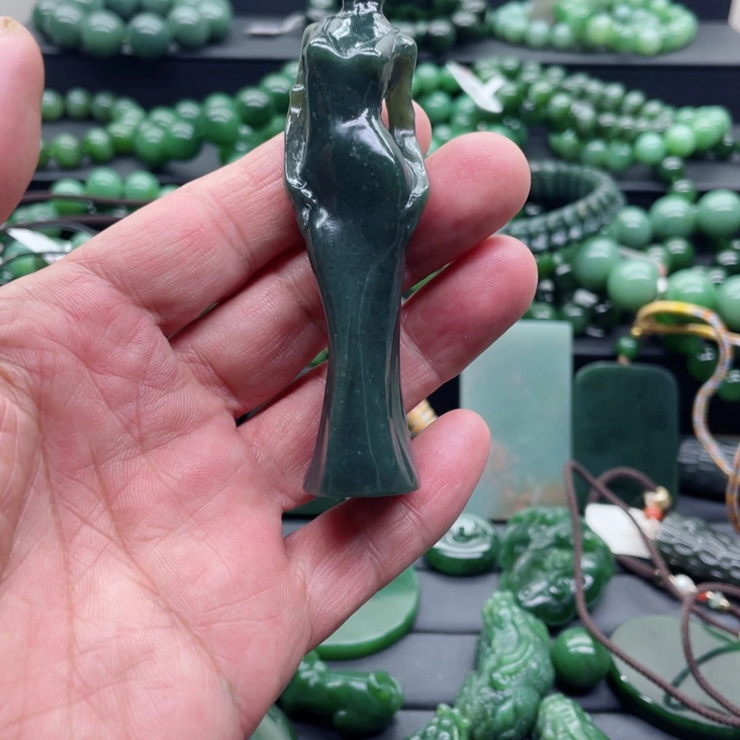 k***s和田玉（碧玉）未镶嵌颈饰