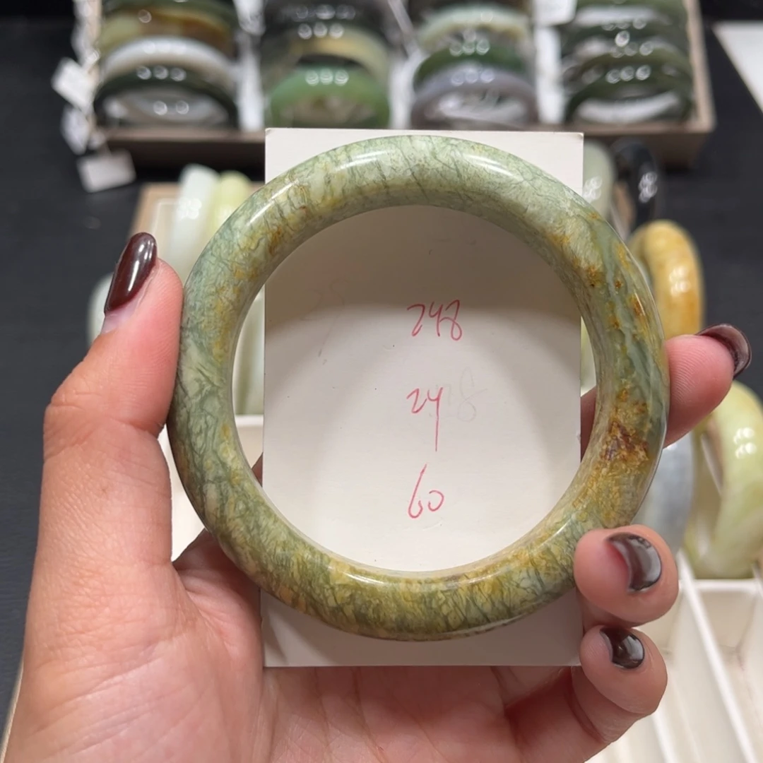 蛇纹石玉未镶嵌手镯