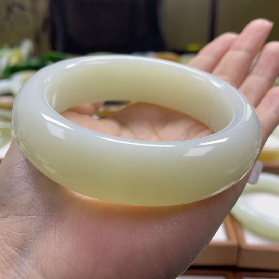 和田玉未镶嵌手镯63圈