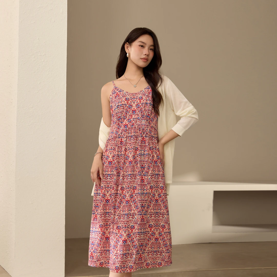 【复古度假风慵懒印花吊带连衣裙】纤莉秀大码女装2025夏新款QK3866