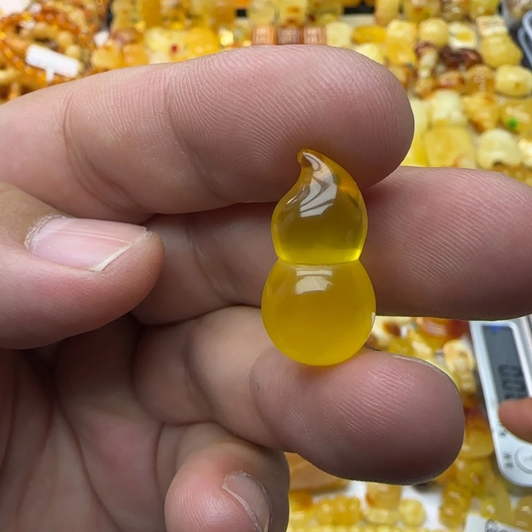 琥珀未镶嵌裸石1.49克有瑕