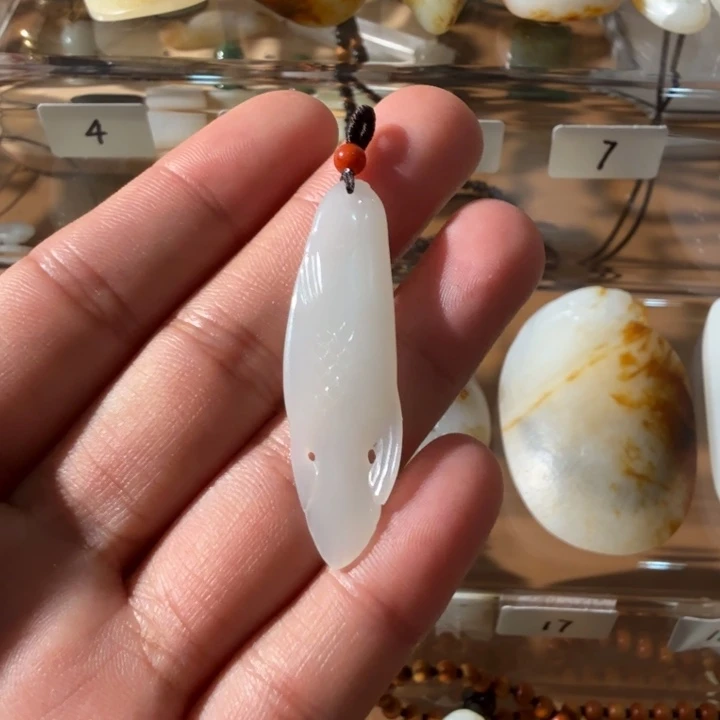 和田玉颈饰未镶嵌新疆和田玉天然真皮真色连年有余（活动价）