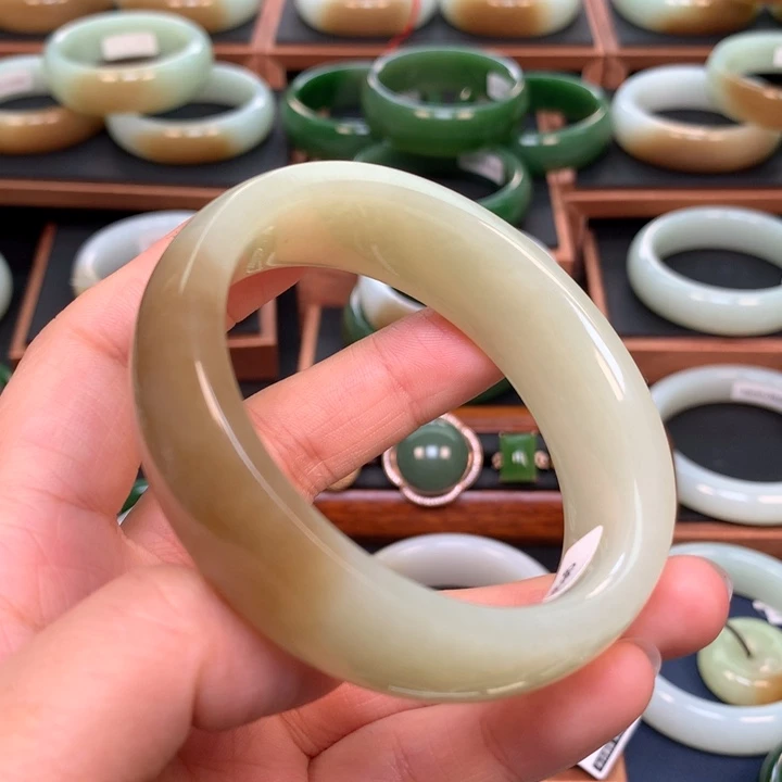 和田玉（糖玉）手镯未镶嵌56