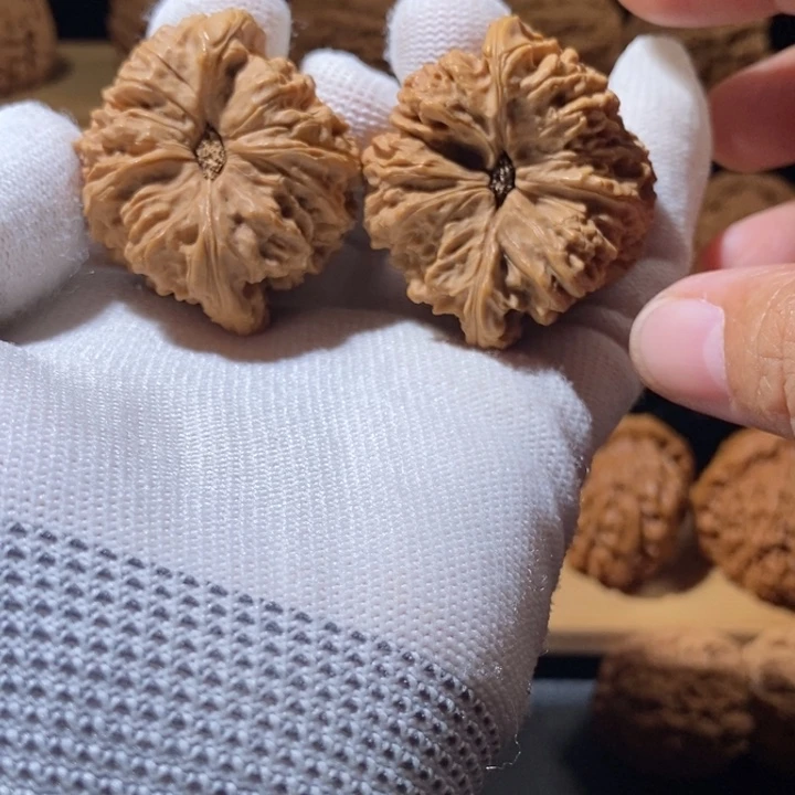人***菊文玩核桃吊坠文玩核桃