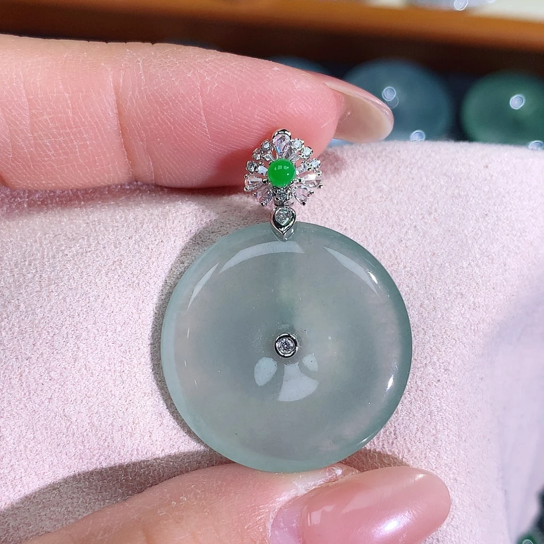 翡翠18K金镶嵌颈饰翡翠