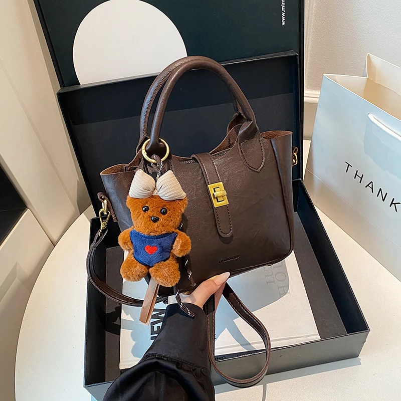 法式单肩款斜挎包棕色包包洋气单肩网红小众