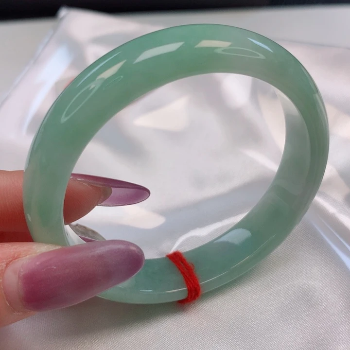 翡翠手镯未镶嵌52圈