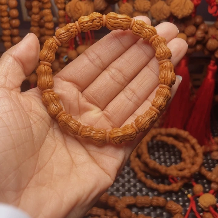 木质类龙纹桃枭挂件