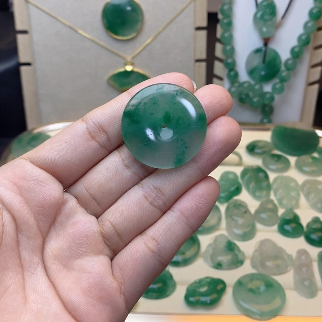 石英质玉未镶嵌颈饰