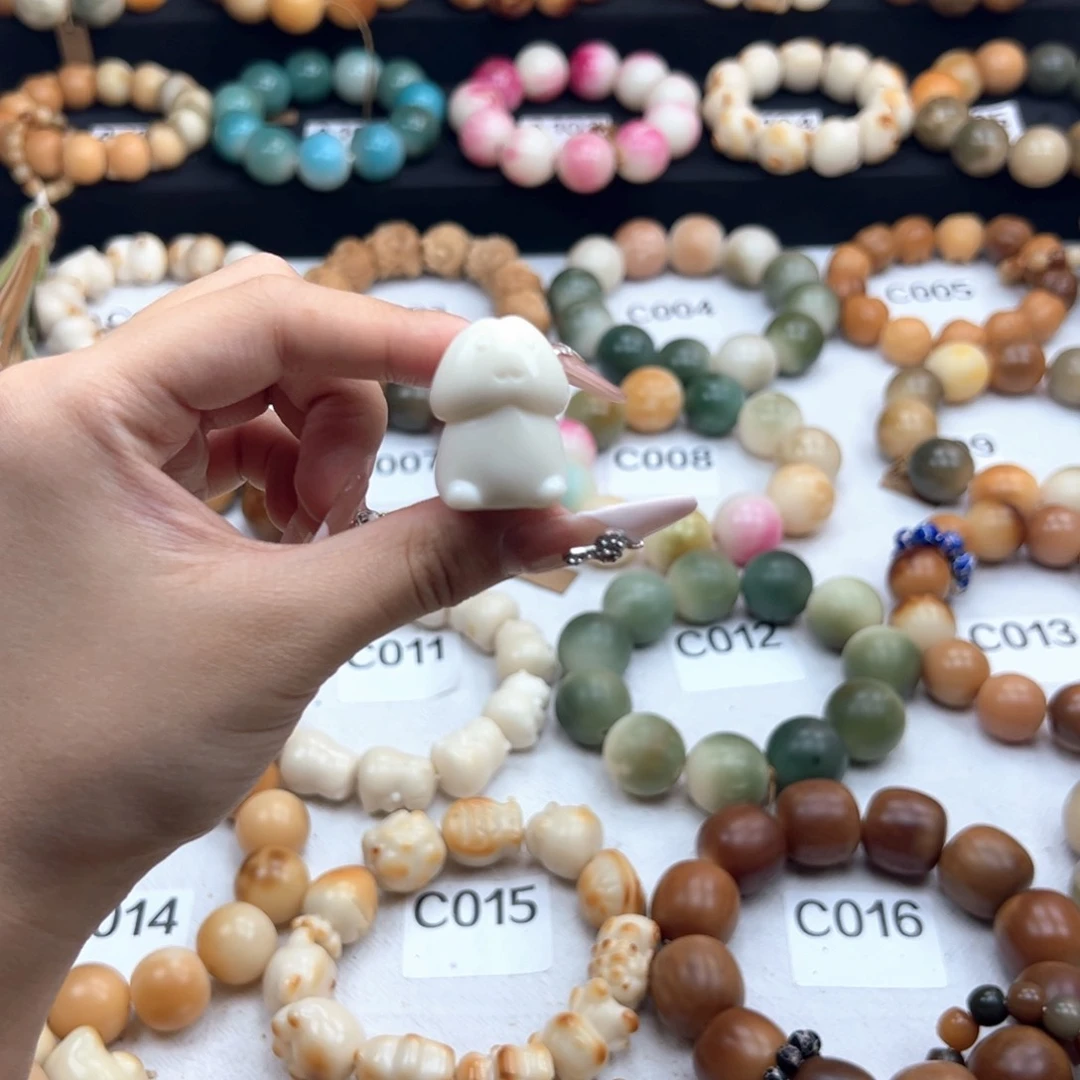 白玉菩提吊坠瑕疵