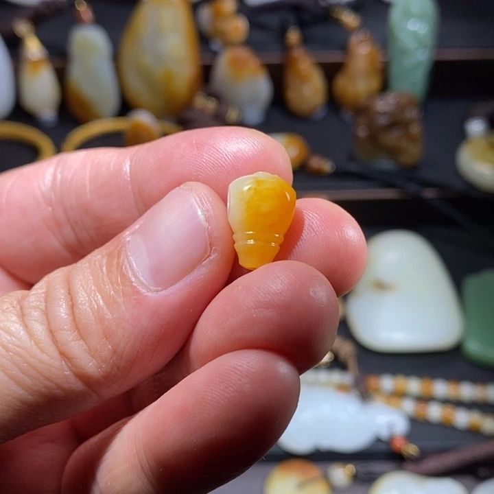 未镶嵌和田玉（糖玉）车挂晖*