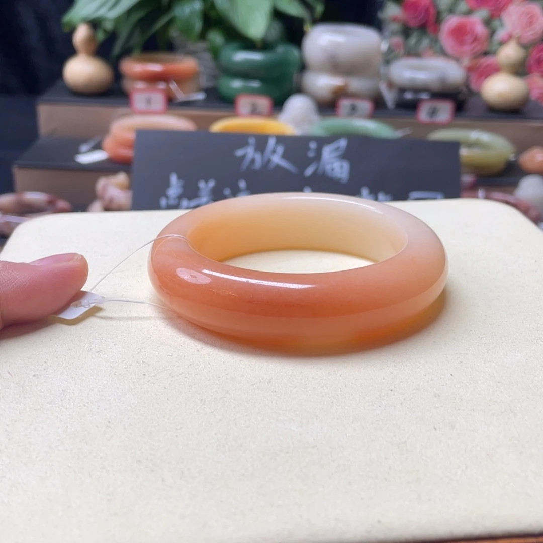 。***。石英质玉未镶嵌手镯