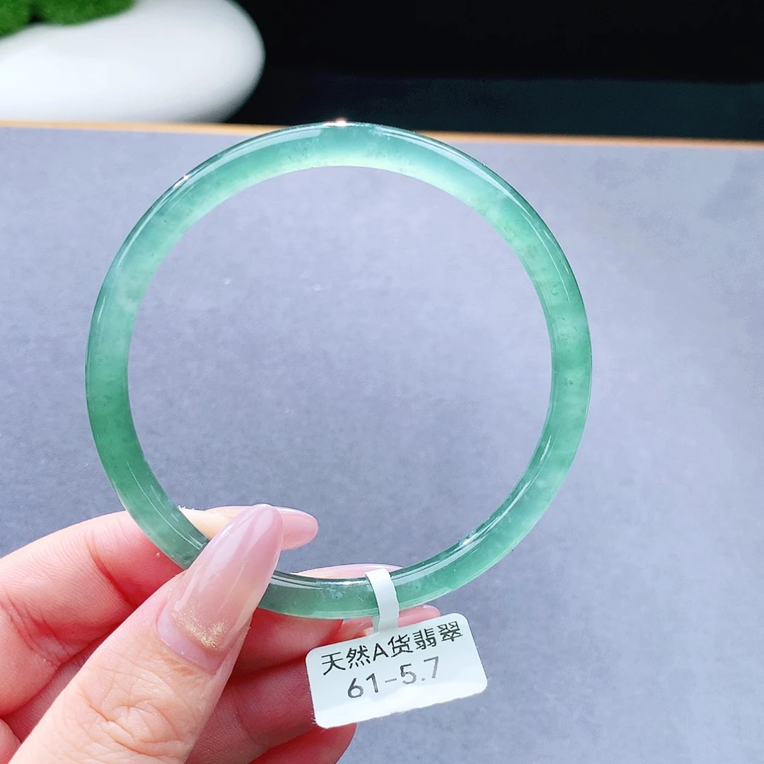 未镶嵌手镯（圆镯）翡翠