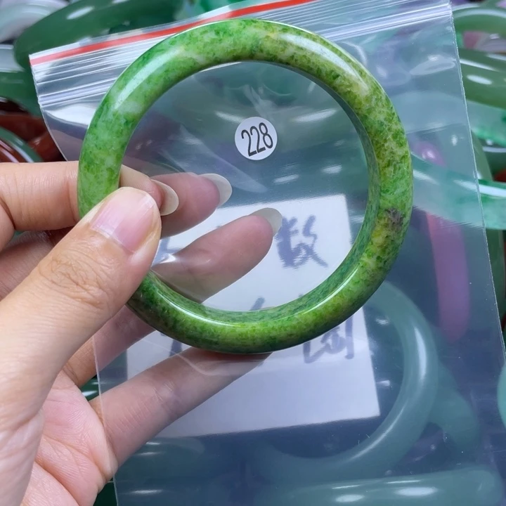 未镶嵌手镯石英岩玉6061