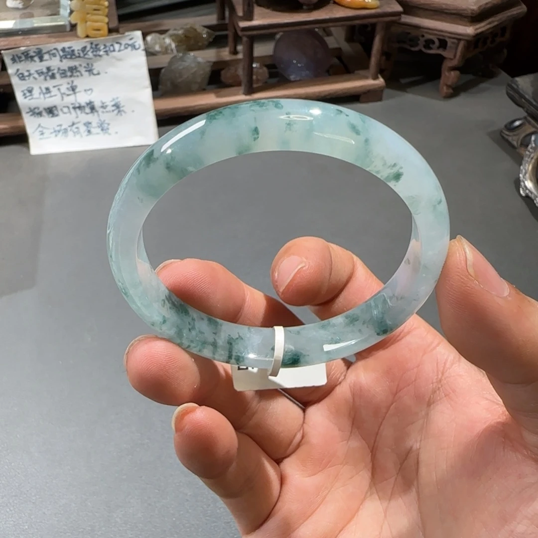 翡翠手镯未镶嵌55圈口