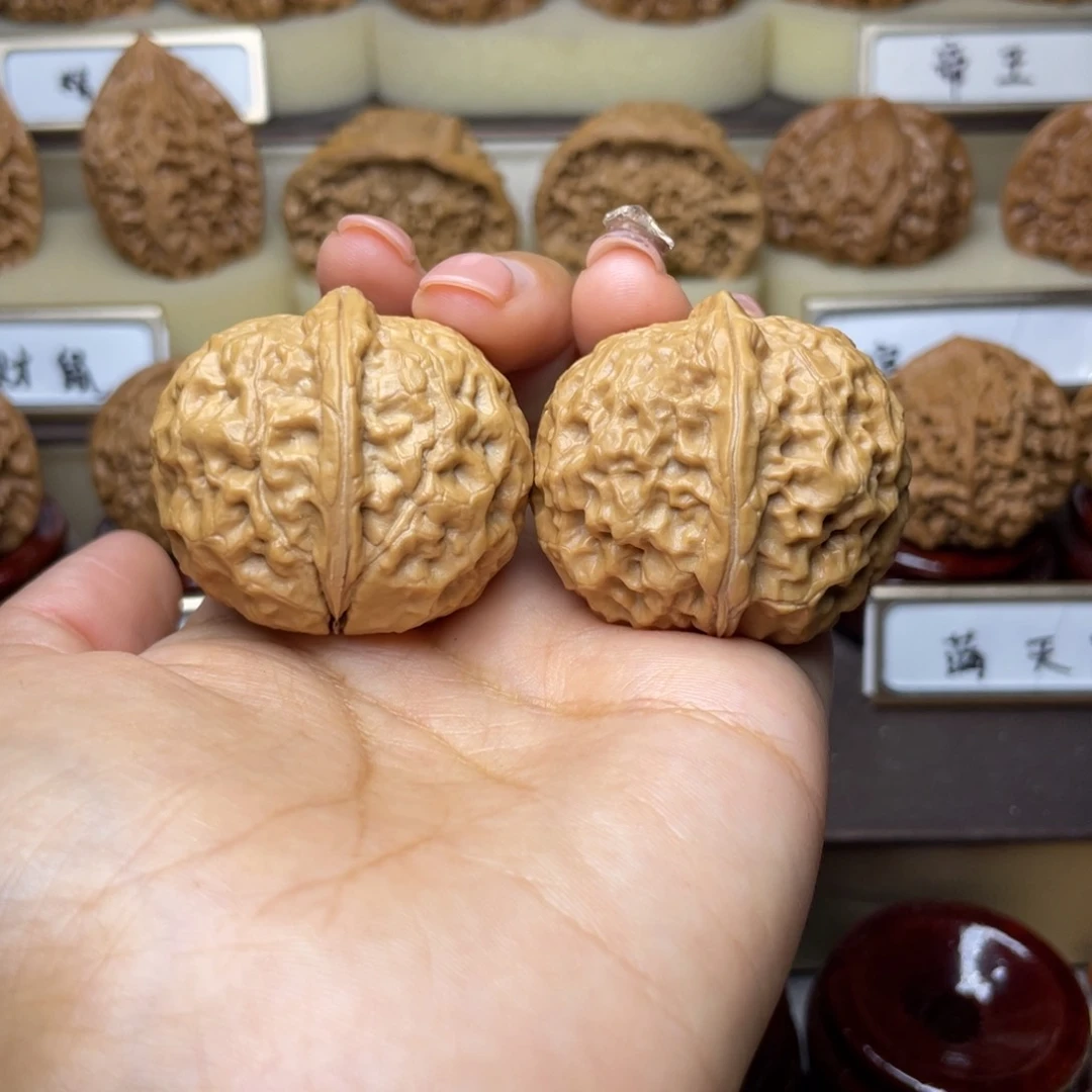 文玩核桃把件卧龙元宝40左右