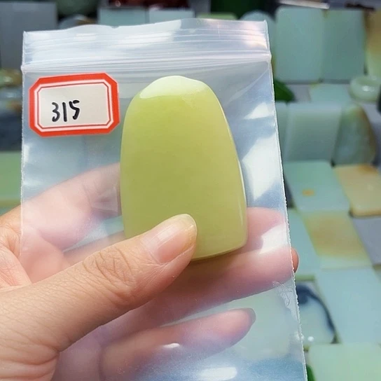 一***爸和田玉未镶嵌颈饰