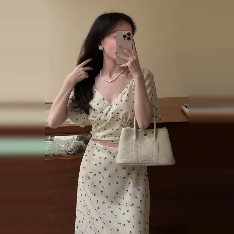 法式高级感气质碎花v领连衣裙女2025新款夏日绝美漂亮小裙子套装